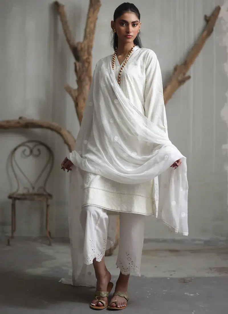 Image | Spring Pret '24 | Embroidered Lace Dupatta | Chiffon | White | 1 pc | IDCH-213171.