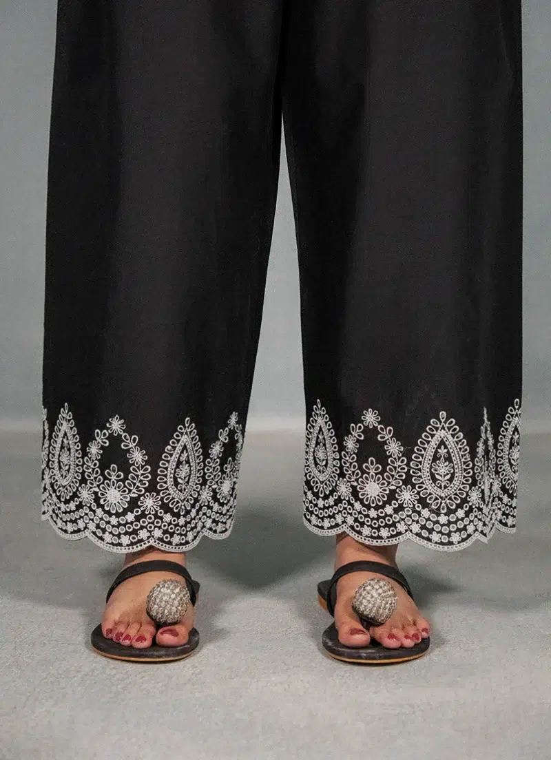 Image | Spring Pret '24 | Embroidered Culotte | Cotton | Black | 1 pc | T-702.